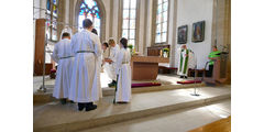 Die neuen Messdiener in St. Crescentius (Foto: Karl-Franz Thiede)